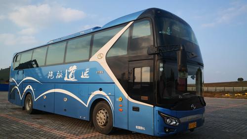 这是我们的旅游大巴,全程行驶二千多公里,载着我们跨越吉林,内蒙,辽宁.jpg